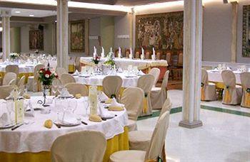 Plaza Manjon Hotel