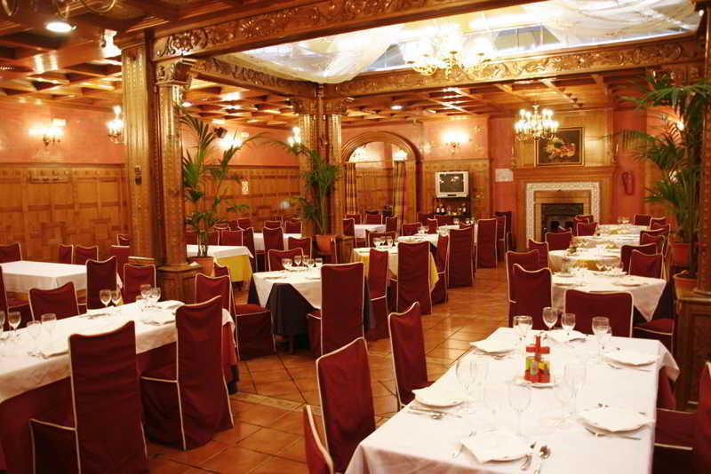Plaza Manjon Hotel