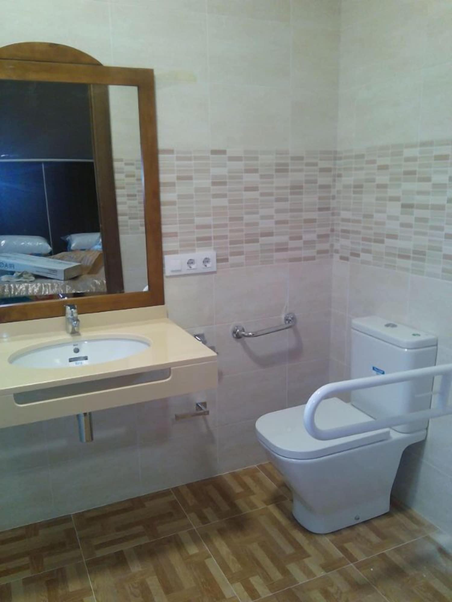 Plaza Manjon Hotel 2*