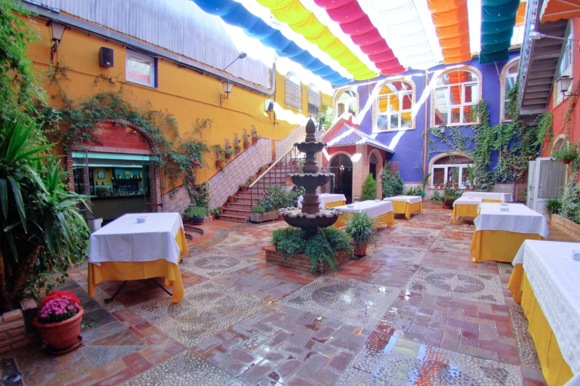 Plaza Manjon Hotel