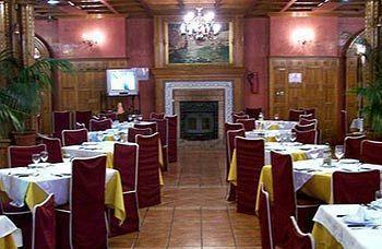 Plaza Manjon Hotel