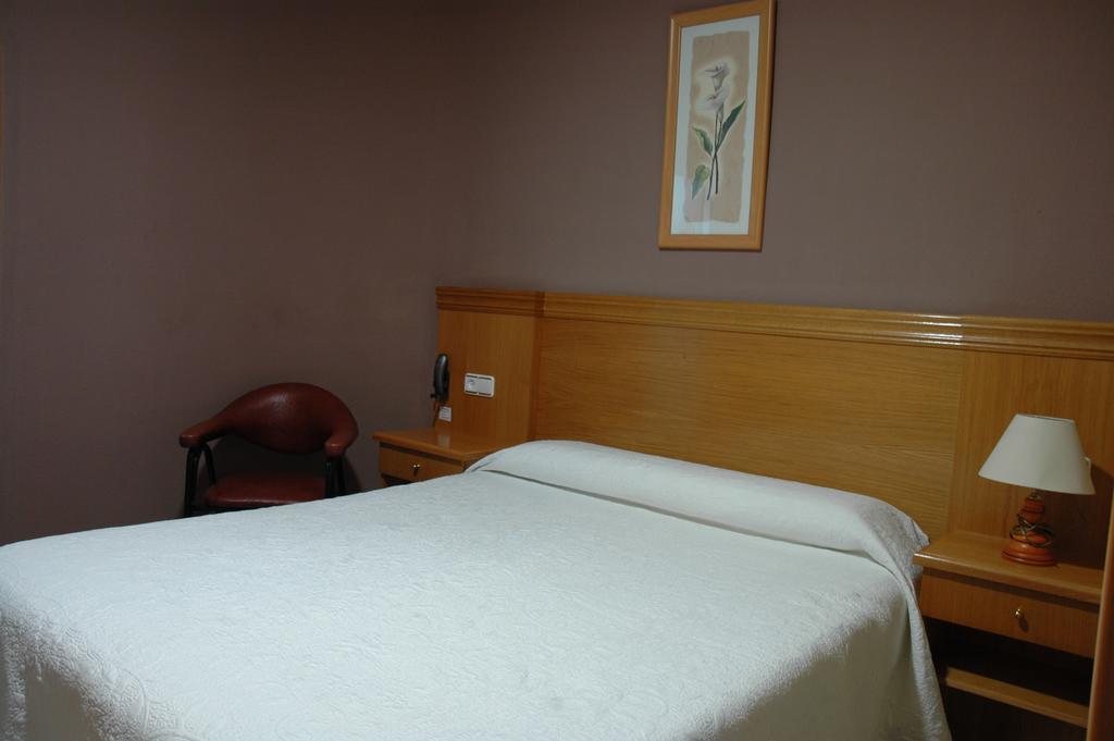 Plaza Manjon Hotel 2*